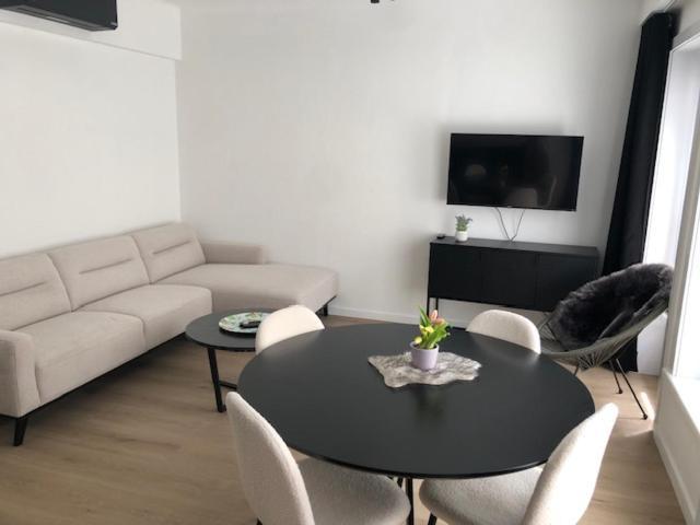 Helios Apartment Кноке-Хайст Екстериор снимка
