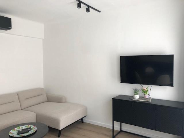 Helios Apartment Кноке-Хайст Екстериор снимка