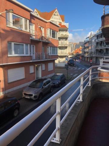 Helios Apartment Кноке-Хайст Екстериор снимка