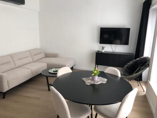 Helios Apartment Кноке-Хайст Екстериор снимка